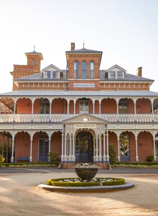 The front exterior of Duntryleague Golf Club in Orange, NSW